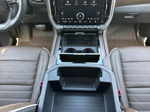 Used 2025 GMC Yukon Denali Ultimate w/ LPO, Illumination Package AWD/4WD image 15