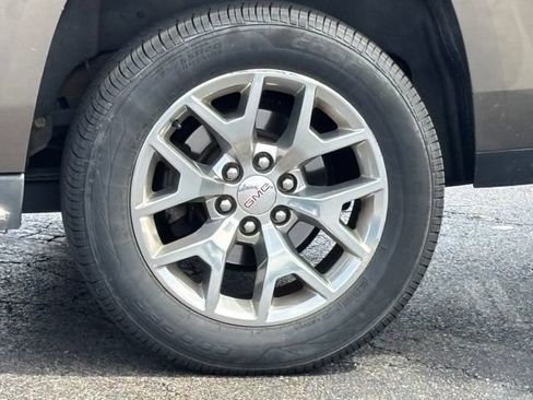 Used 2016 GMC Yukon XL SLT w/ Open Road Package AWD/4WD image 6