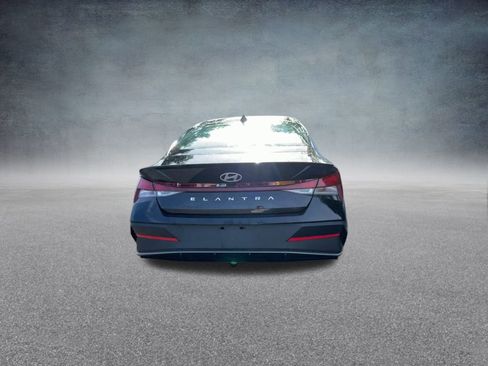 Used 2025 Hyundai Elantra Sport image 20