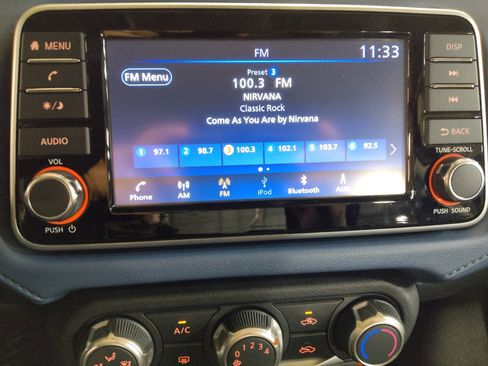 Used 2025 Nissan Versa SV FWD image 25