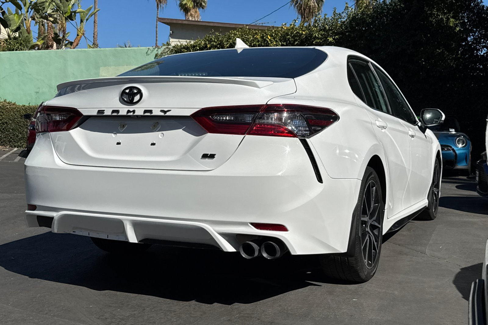 Used 2021 Toyota Camry SE w/ Convenience Package FWD image 5