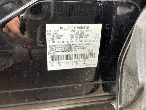 Used 2023 Ford Edge SE image 30