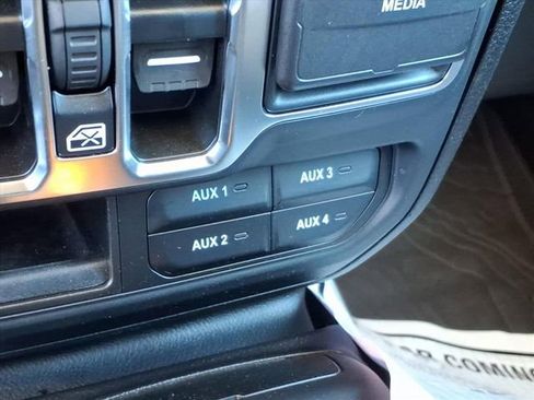 Used 2025 Jeep Gladiator Sport image 10