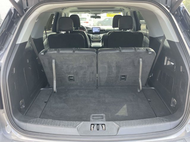 Used 2022 Ford Explorer XLT w/ Equipment Group 202A RWD image 9