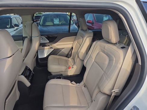 Used 2022 Lincoln Aviator Reserve w/ Equipment Group 201A AWD/4WD image 15