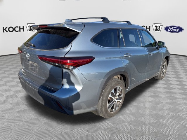 Used 2021 Toyota Highlander XLE AWD/4WD image 8
