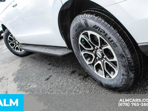 Used 2024 Ford Expedition XLT RWD image 14