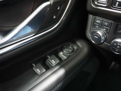 Used 2024 GMC Yukon XL SLE image 28