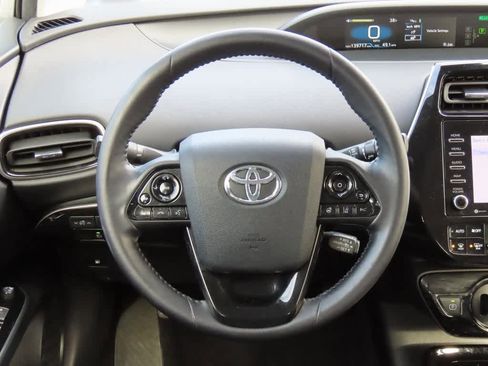 Used 2021 Toyota Prius XLE image 18