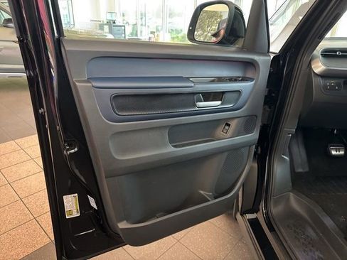 New 2025 Volkswagen ID. Buzz Pro S image 9