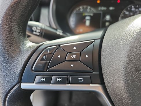 Used 2022 Nissan Kicks SV image 16