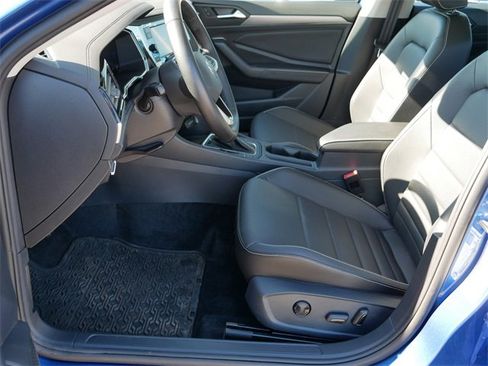 Certified 2024 Volkswagen Jetta SE image 12