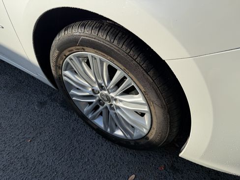 Used 2014 Lexus ES 350 w/ Luxury Package FWD image 11