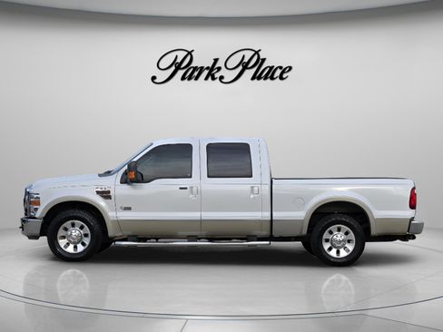 Used 2010 Ford F250 Lariat RWD image 2