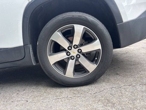 Used 2020 Chevrolet Traverse LT w/ LT Premium Package FWD image 16