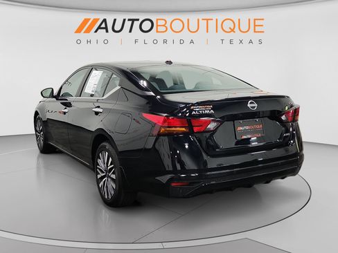 Used 2024 Nissan Altima 2.5 SV AWD/4WD image 3