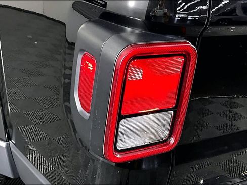 Used 2022 Jeep Gladiator Overland w/ Popular Equipment Package image 26