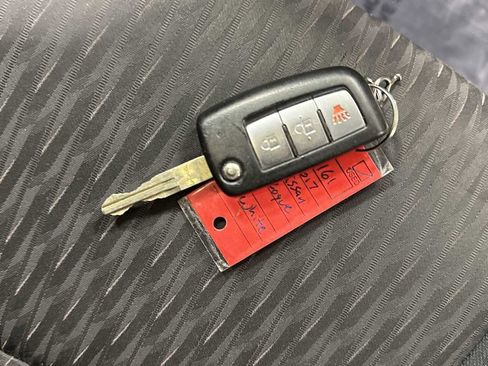 Used 2017 Nissan Rogue S image 30