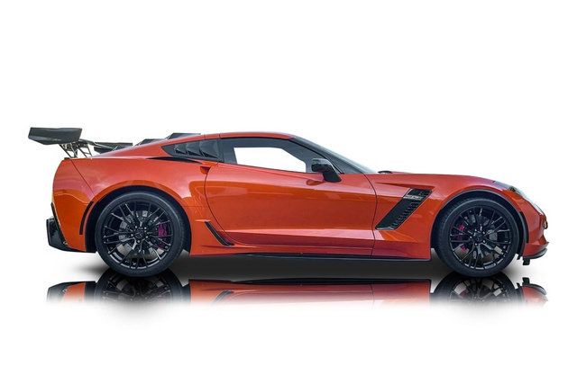 Used 2019 Chevrolet Corvette Z06 RWD image 2