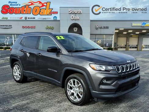 Used 2022 Jeep Compass Latitude w/ Sun and Sound Group AWD/4WD image 1