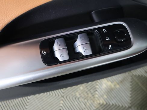 Used 2023 Mercedes-Benz C 300 4MATIC Sedan w/ Exclusive Trim Package image 37