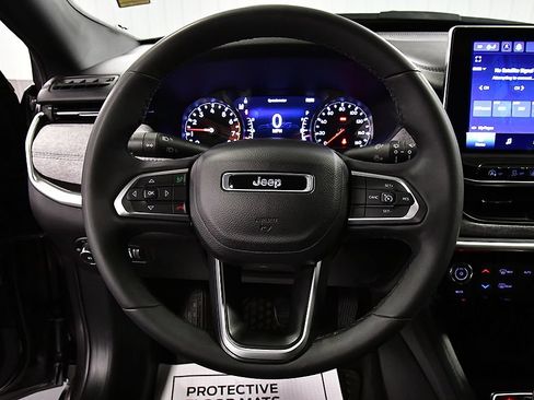 Used 2023 Jeep Compass Latitude w/ Convenience Group AWD/4WD image 17