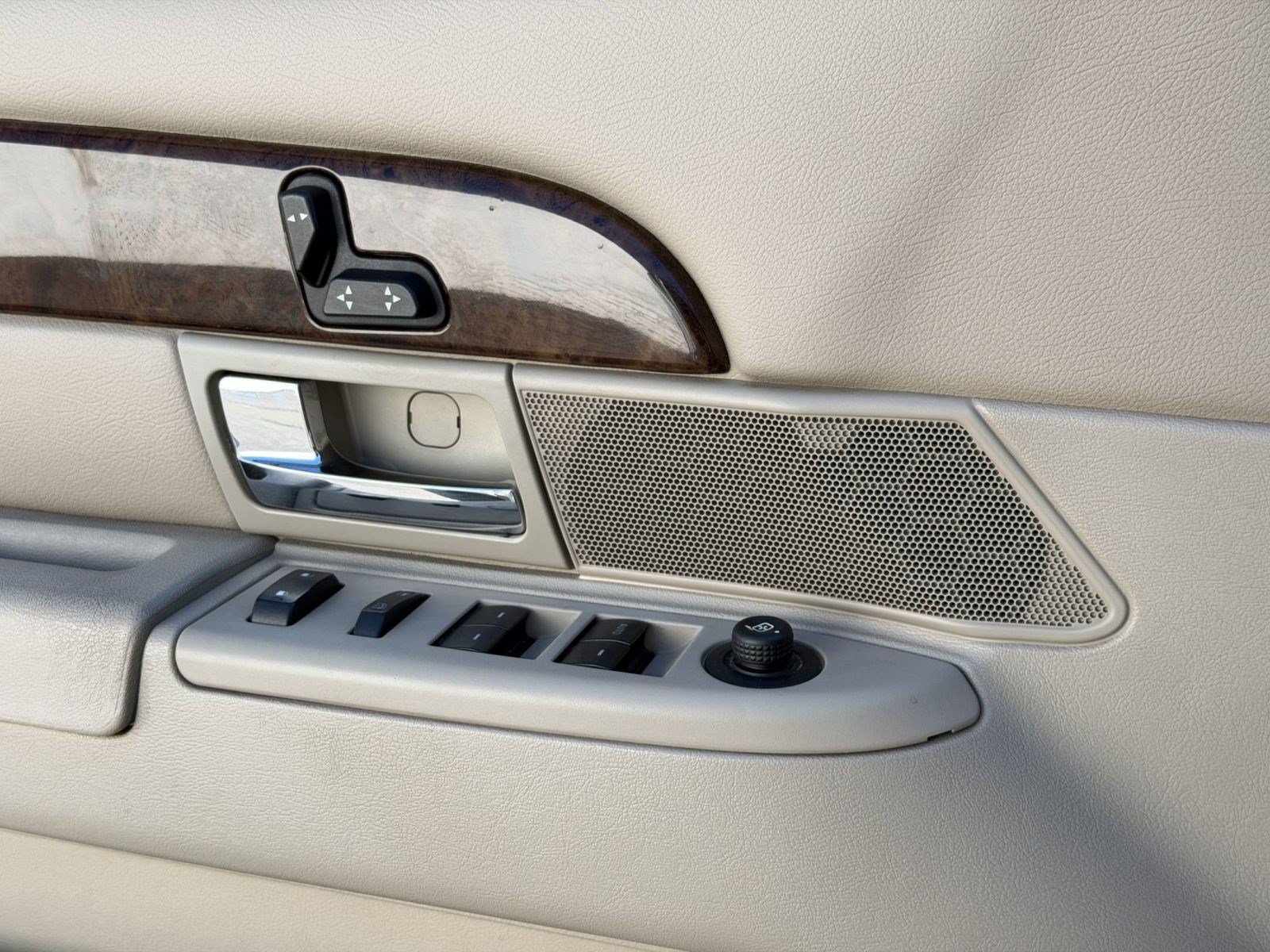 Used 2011 Mercury Grand Marquis LS RWD image 23