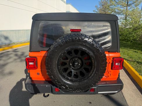 Used 2018 Jeep Wrangler Unlimited Sahara image 8