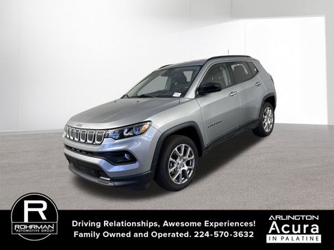 Used 2022 Jeep Compass Latitude image 2