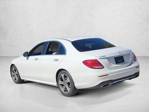 Certified 2019 Mercedes-Benz E 300 4MATIC image 7