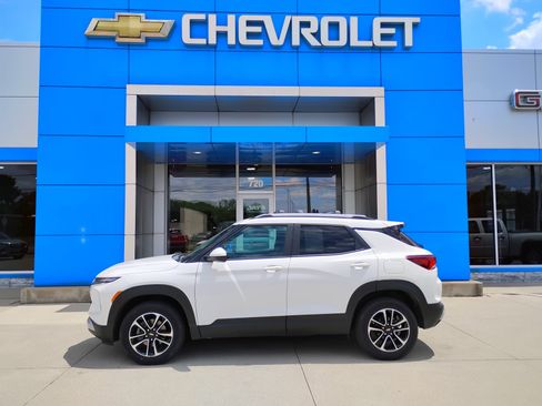 Used 2024 Chevrolet TrailBlazer LT w/ LT Cold Weather Package AWD/4WD image 11