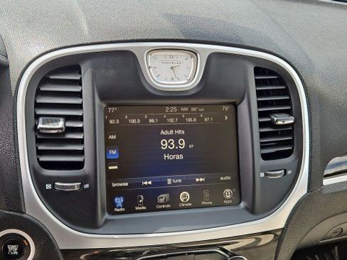 Used 2015 Chrysler 300 Limited RWD image 13