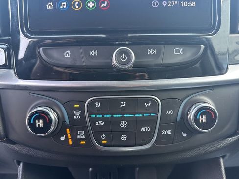 Used 2020 Chevrolet Traverse LT image 30