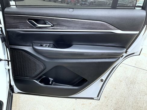 Used 2024 Jeep Grand Cherokee L Limited w/ Luxury Tech Group II image 18