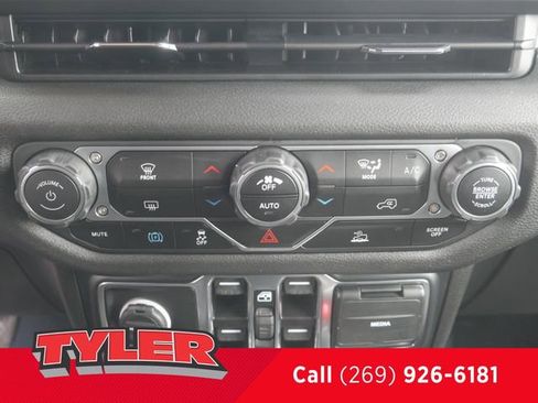 Used 2024 Jeep Wrangler Unlimited AWD/4WD image 29