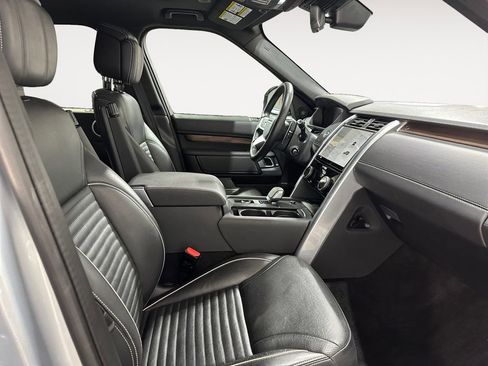 Used 2024 Land Rover Discovery Dynamic SE image 15