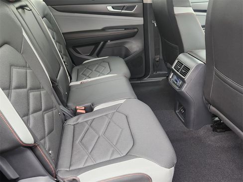 New 2025 Volkswagen Atlas Peak Edition SE image 20