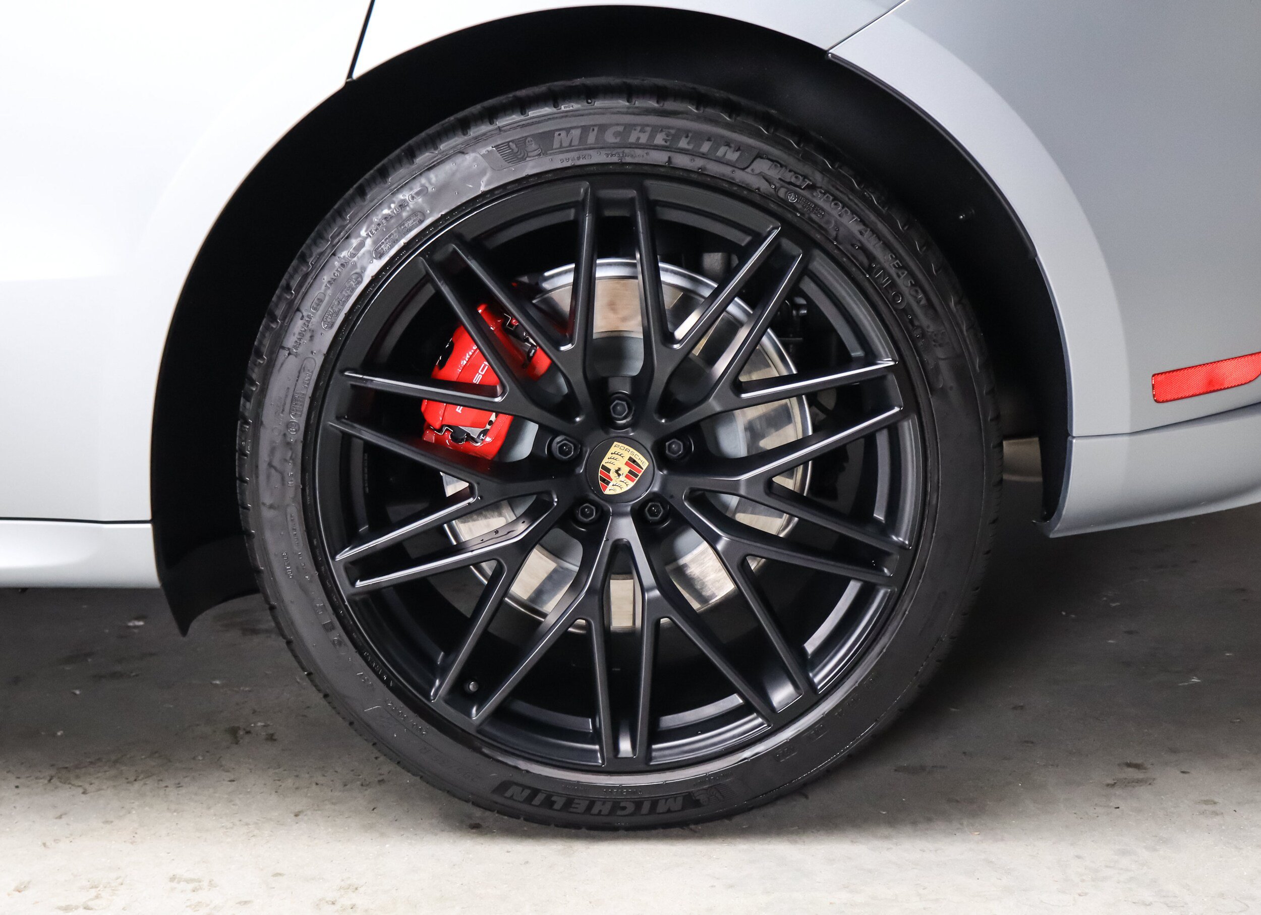 Certified 2025 Porsche Macan GTS AWD/4WD image 12