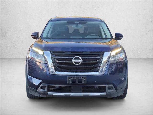 Used 2023 Nissan Pathfinder SL AWD/4WD image 2