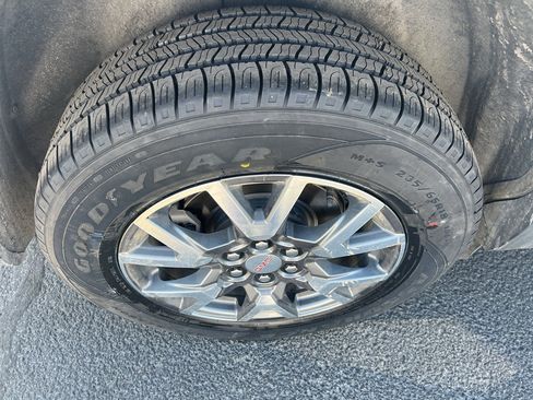 Used 2023 GMC Acadia SLT image 21