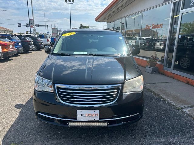 Used 2016 Chrysler Town & Country Touring FWD image 2