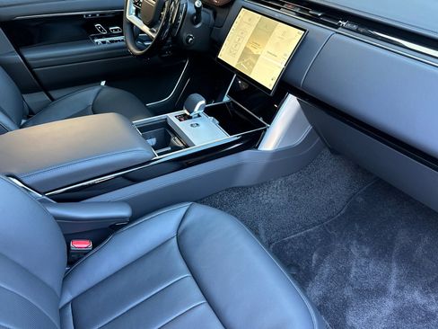New 2026 Land Rover Range Rover Long Wheelbase Autobiography image 27
