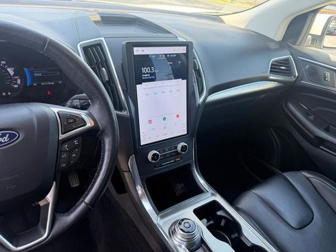 Used 2022 Ford Edge Titanium image 11