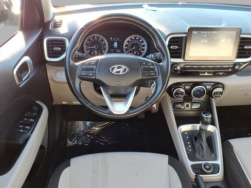 Used 2022 Hyundai Venue SEL image 25