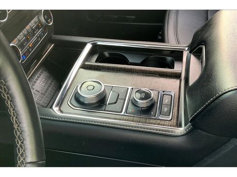 Used 2021 Ford Expedition Max Limited image 18