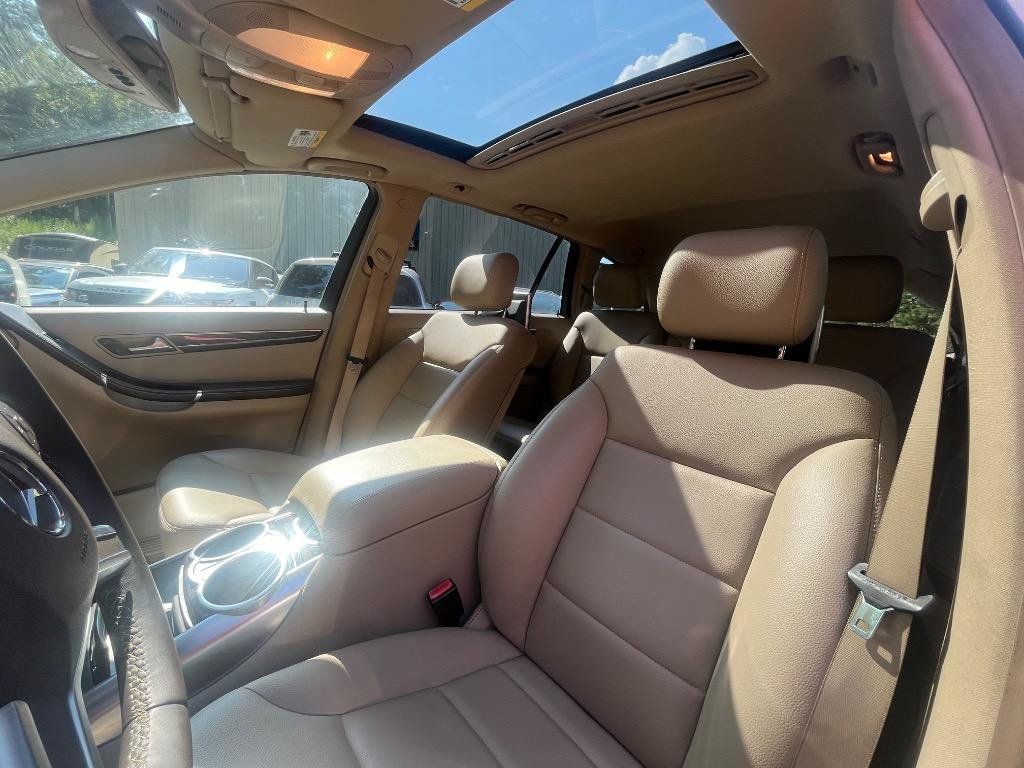 Used 2011 Mercedes-Benz R 350 4MATIC image 18