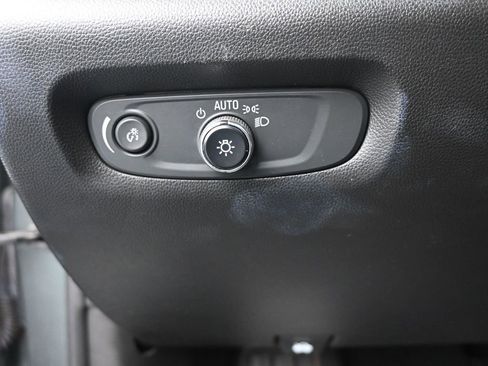 Used 2023 Chevrolet Traverse LT image 32