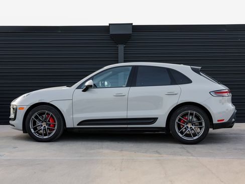 Certified 2022 Porsche Macan S image 2