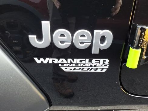 Used 2021 Jeep Wrangler Unlimited Sport AWD/4WD image 5