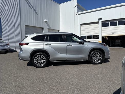Used 2021 Toyota Highlander Platinum AWD/4WD image 8